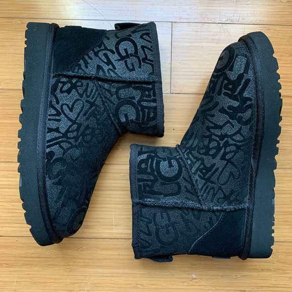 UGG Classic Street Graffiti Mini Boots 1107034 - Picture 4 of 6